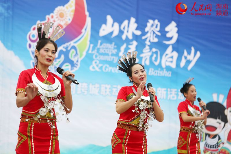 Diário do Povo Online organiza caminhada em comemora??o do seu 20o aniversário em Hainan