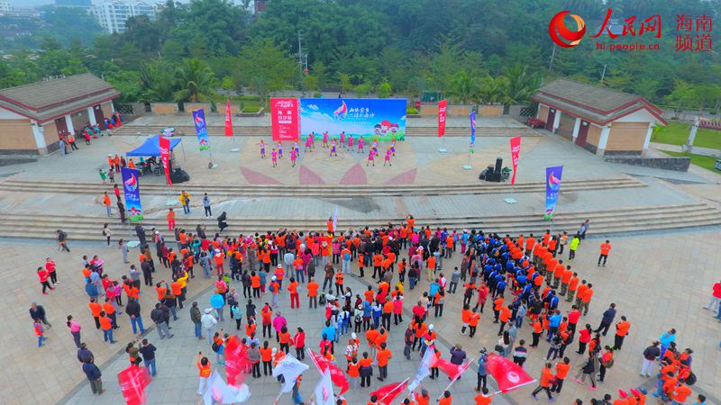 Diário do Povo Online organiza caminhada em comemora??o do seu 20o aniversário em Hainan