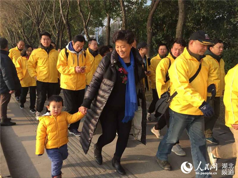 Diário do Povo Online organiza caminhada em comemora??o do seu 20o aniversário em Hubei