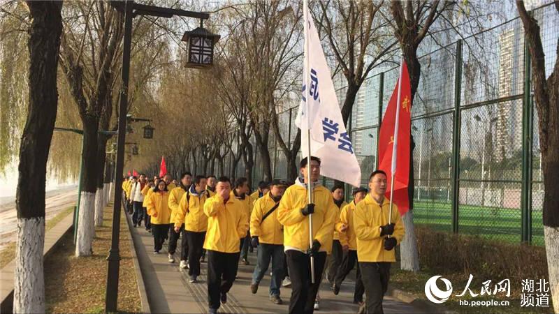 Diário do Povo Online organiza caminhada em comemora??o do seu 20o aniversário em Hubei
