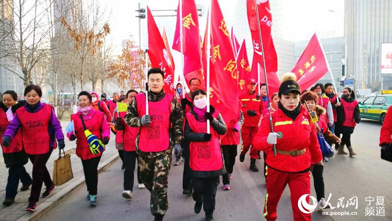 Diário do Povo Online organiza caminhada em comemora??o do seu 20o aniversário em Ningxia