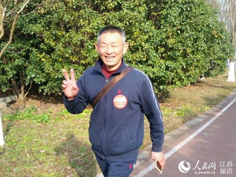 Diário do Povo Online organiza caminhada em comemora??o do seu 20o aniversário em Jiangsu