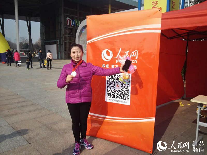 Diário do Povo Online organiza caminhada em comemora??o do seu 20o aniversário em Jiangsu