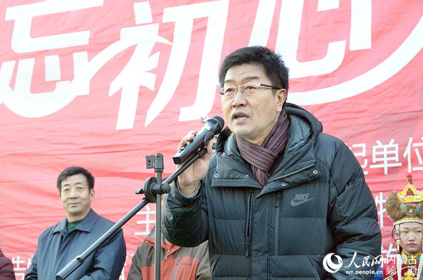 Diário do Povo Online organiza caminhada em comemora??o do seu 20o aniversário em Hohhot