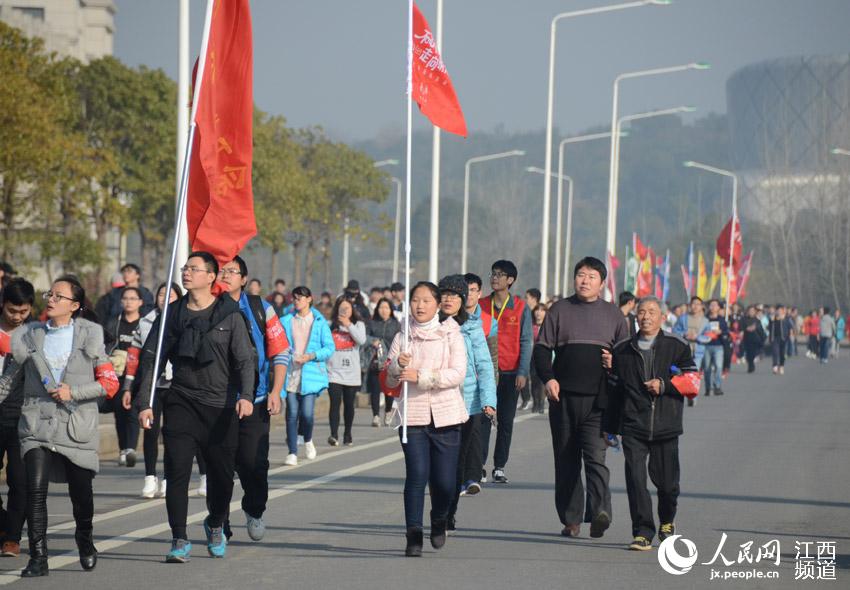 Diário do Povo Online organiza caminhada em comemora??o do seu 20o aniversário em Jiangxi