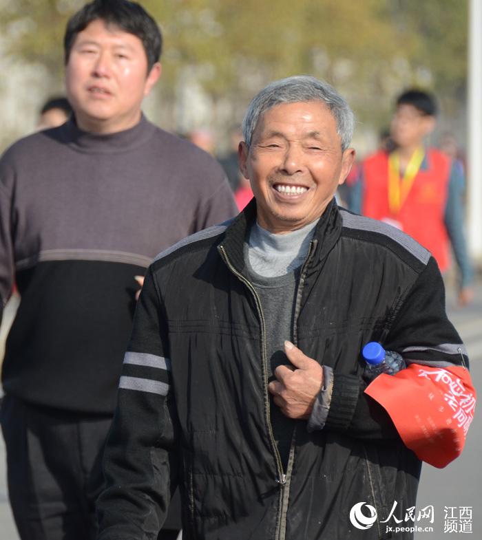 Diário do Povo Online organiza caminhada em comemora??o do seu 20o aniversário em Jiangxi