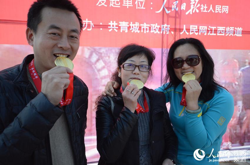 Diário do Povo Online organiza caminhada em comemora??o do seu 20o aniversário em Jiangxi