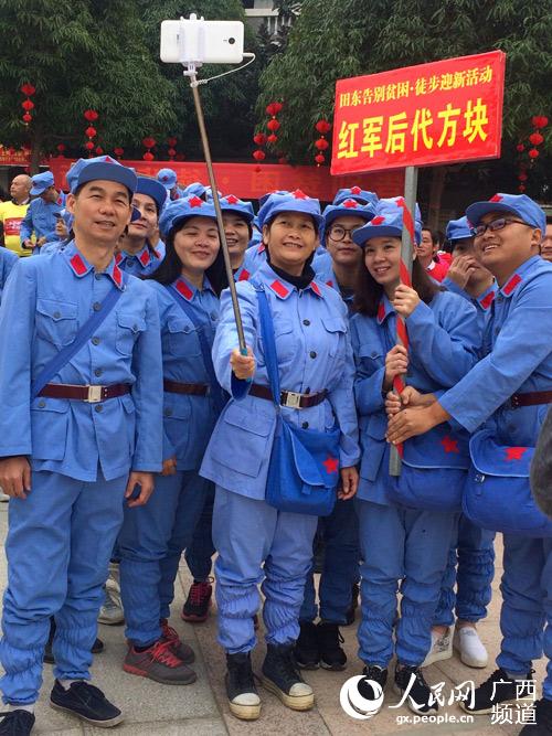 Diário do Povo Online organiza caminhada em comemora??o do seu 20o aniversário em Tiandong