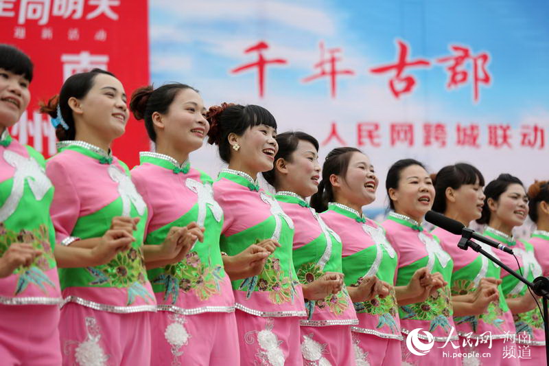 Diário do Povo Online organiza caminhada em comemora??o do seu 20o aniversário em Danzhou