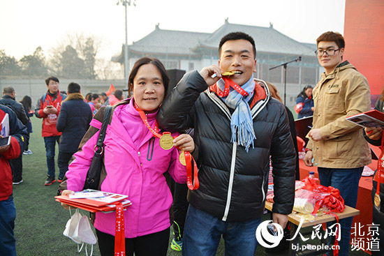 Diário do Povo Online organiza caminhada em comemora??o do seu 20o aniversário na Universidade de Pequim