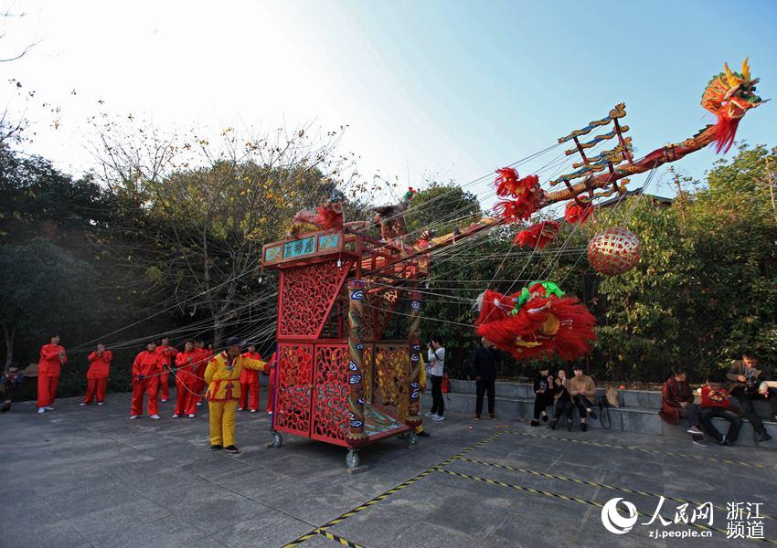 Diário do Povo Online organiza caminhada em comemora??o do seu 20o aniversário em Xianju