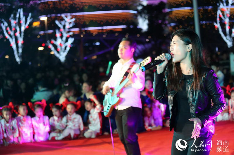 Diário do Povo Online organiza caminhada em comemora??o do seu 20o aniversário em Haikou