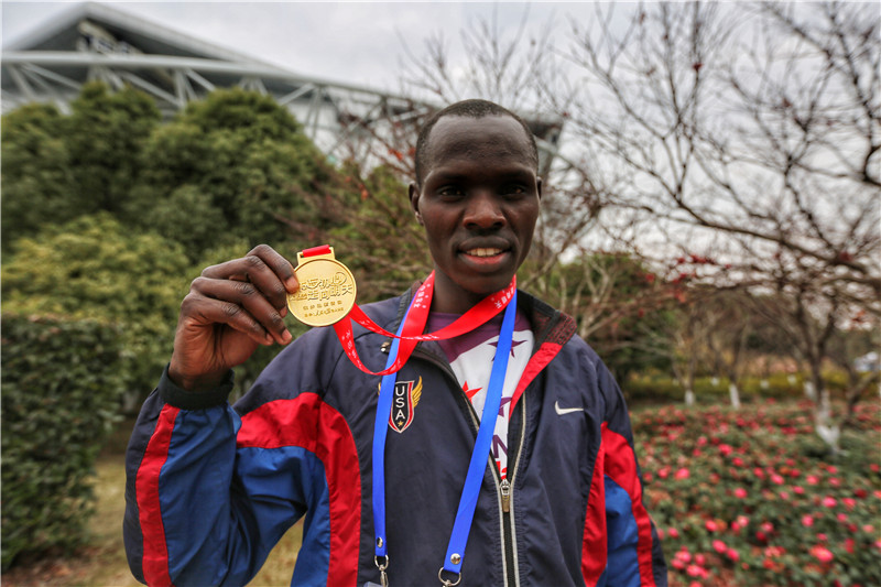 Diário do Povo Online organiza caminhada em comemora??o do seu 20o aniversário em Shanghai