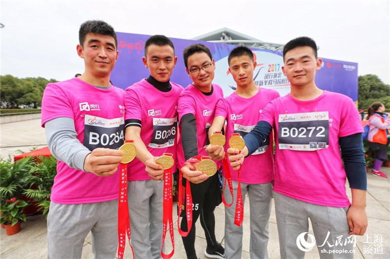 Diário do Povo Online organiza caminhada em comemora??o do seu 20o aniversário em Shanghai