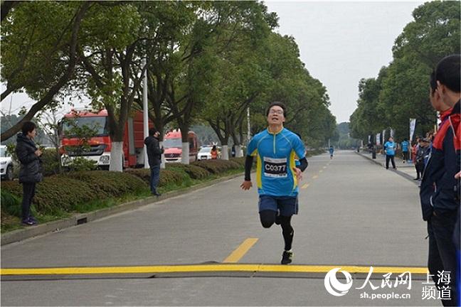 Diário do Povo Online organiza caminhada em comemora??o do seu 20o aniversário em Shanghai