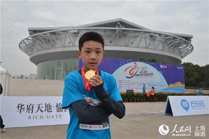 Diário do Povo Online organiza caminhada em comemora??o do seu 20o aniversário em Shanghai