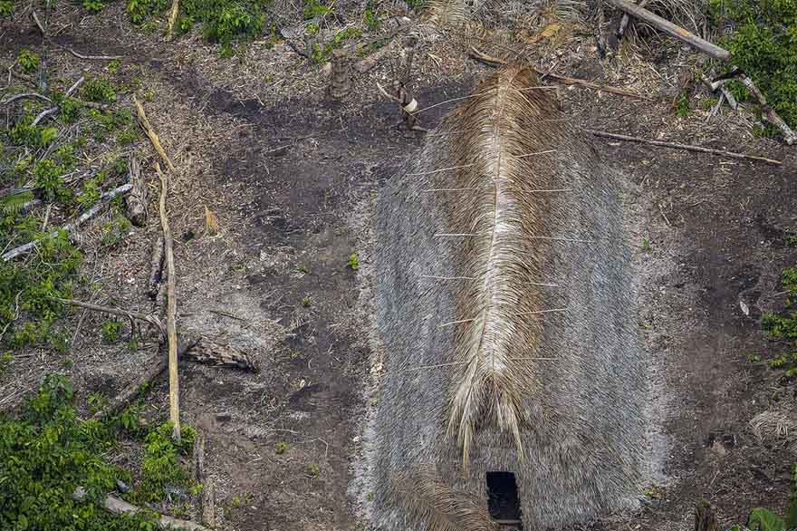 Fotógrafo brasileiro captura momentos raros de índios na Amaz?nia
