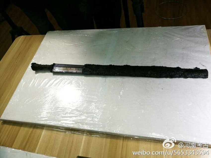 Espada com 2.300 anos é descoberta no centro da China