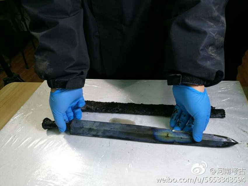 Espada com 2.300 anos é descoberta no centro da China