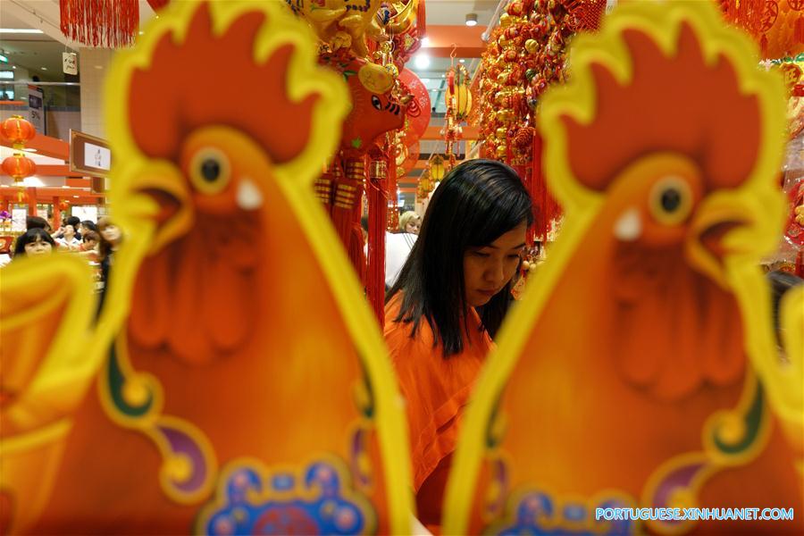 Mercados come?am a vender produtos para próximo Ano Novo Lunar em Singapura