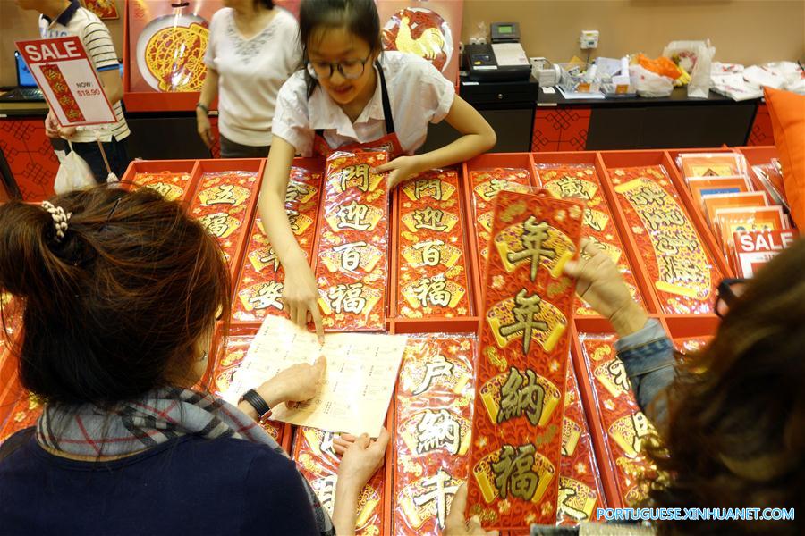 Mercados come?am a vender produtos para próximo Ano Novo Lunar em Singapura