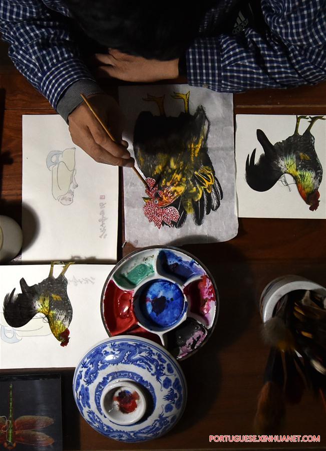 Artes?o da 4a gera??o da Pipa Wei faz pipa para marcar o Ano Novo lunar