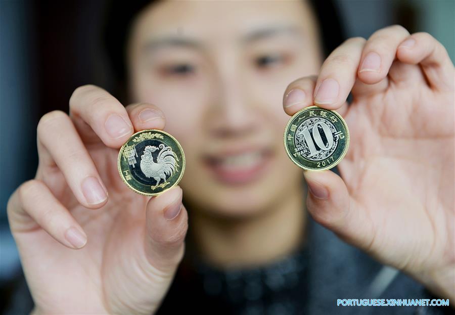 China lan?a moedas comemorativas para o Ano do Galo