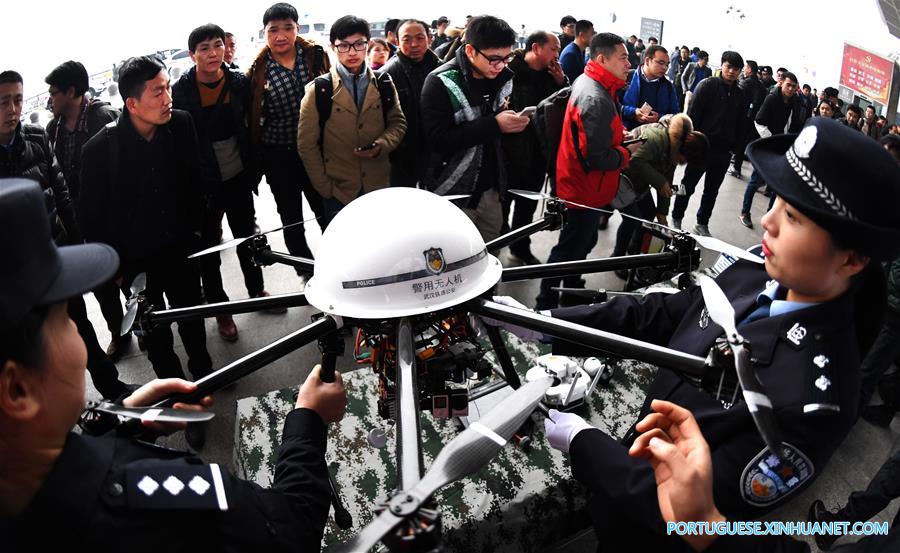 Polícia ferroviária de Wuhan realiza evento sobre normas de seguran?a