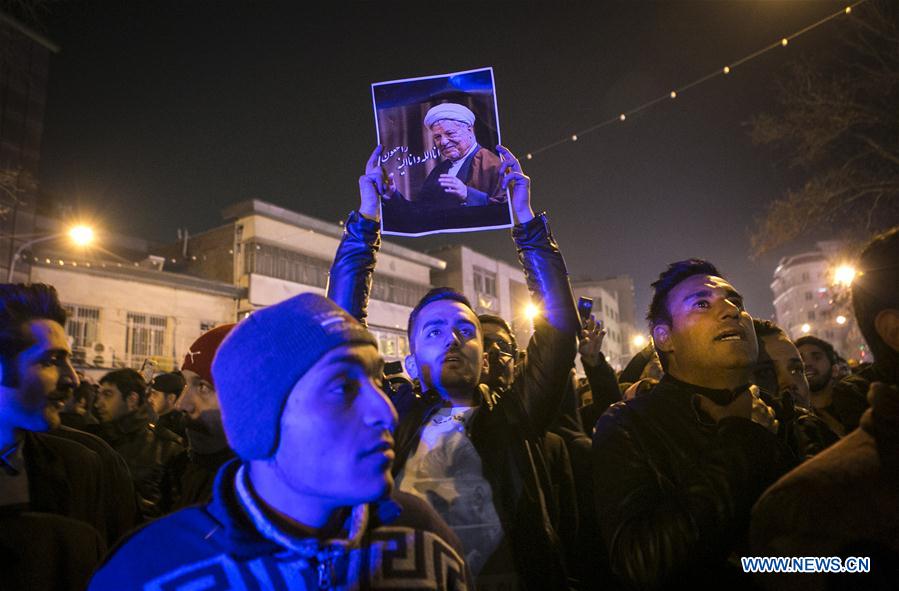 Ex-presidente do Ir? morre aos 82 anos
