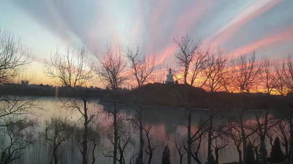 Sol volta a despontar em Beijing após período de polui??o intensa