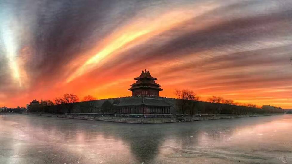 Sol volta a despontar em Beijing após período de polui??o intensa