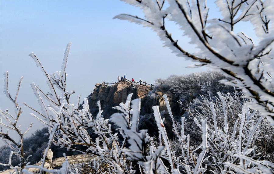 Paisagem de sincelo na montanha Huaguo no leste da China