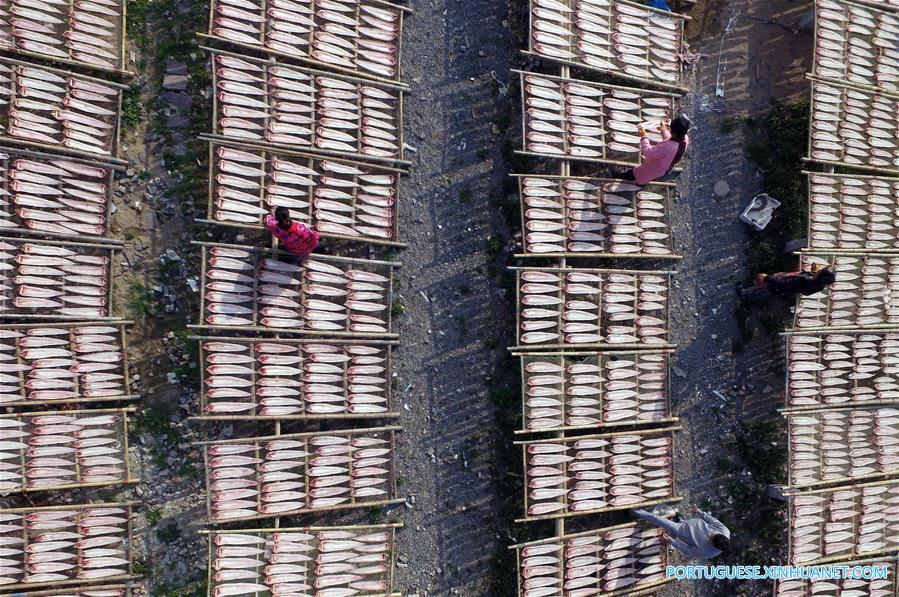 Alde?es se preparam para o próximo Ano Novo Lunar Chinês em Zhejiang