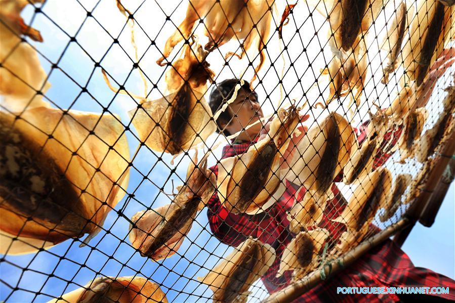 Alde?es se preparam para o próximo Ano Novo Lunar Chinês em Zhejiang