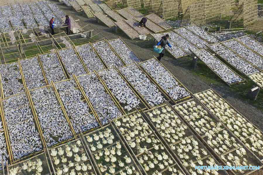 Alde?es se preparam para o próximo Ano Novo Lunar Chinês em Zhejiang