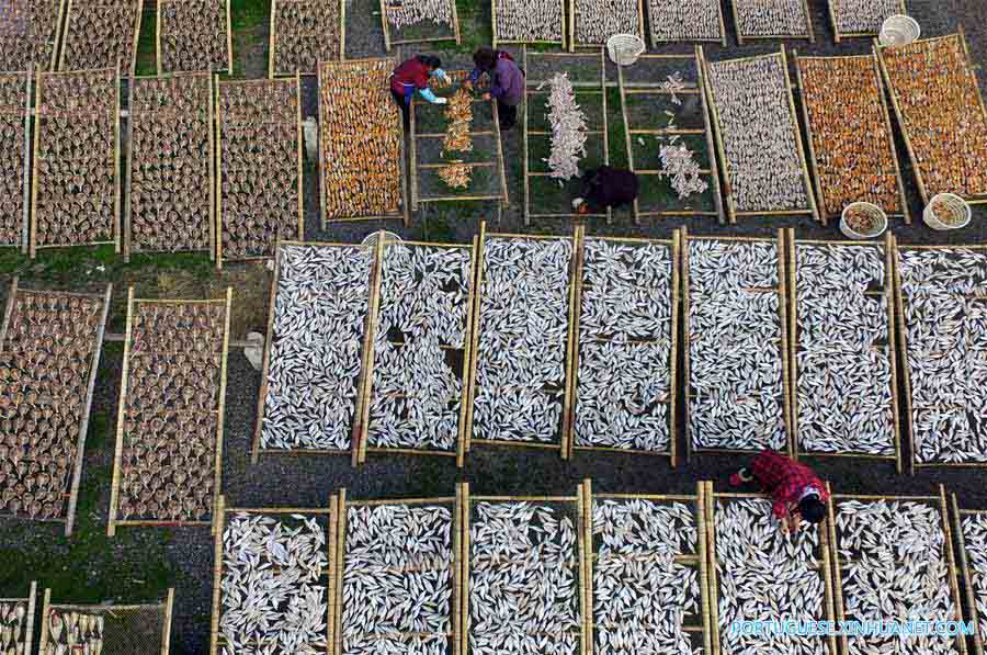 Alde?es se preparam para o próximo Ano Novo Lunar Chinês em Zhejiang