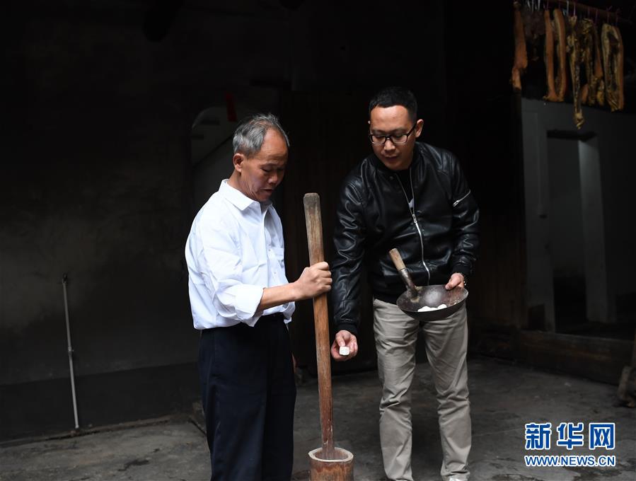 Vinho de arroz da etnia Hakka em destaque na era do comércio eletr?nico