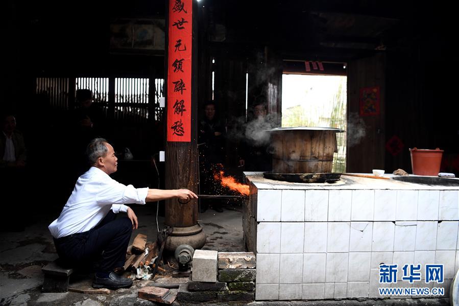 Vinho de arroz da etnia Hakka em destaque na era do comércio eletr?nico