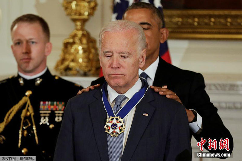 Obama surpreende vice-presidente Biden com Medalha de Liberdade