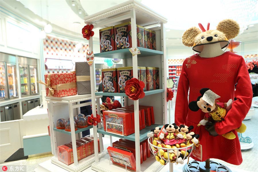 Mickey e Minnie aderem ao espírito do Festival da Primavera em Shanghai