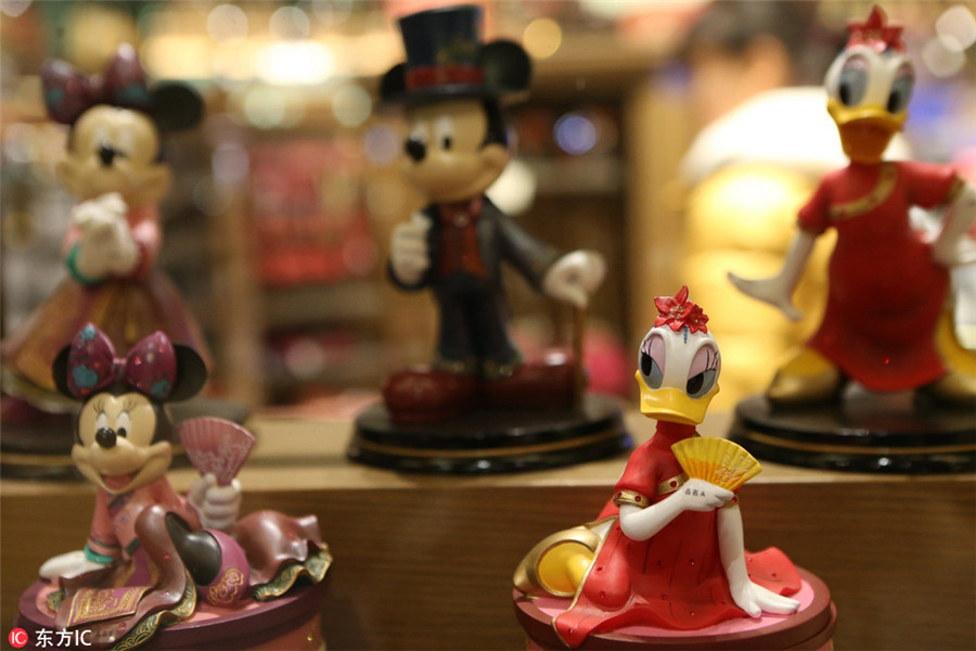 Mickey e Minnie aderem ao espírito do Festival da Primavera em Shanghai