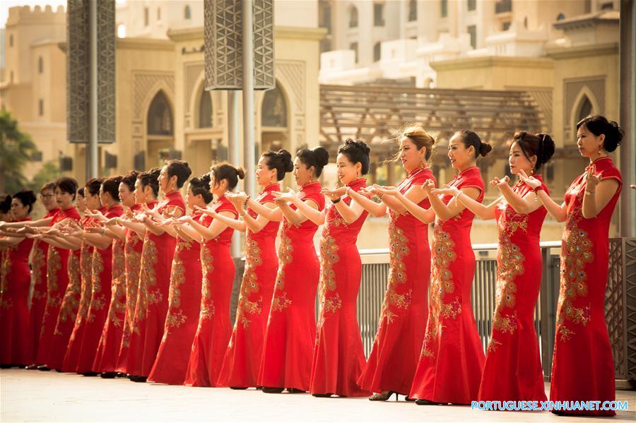Flash mob de cultura chinesa chama aten??o no centro de Dubai