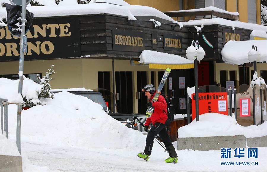 Vila de Davos coberta de neve