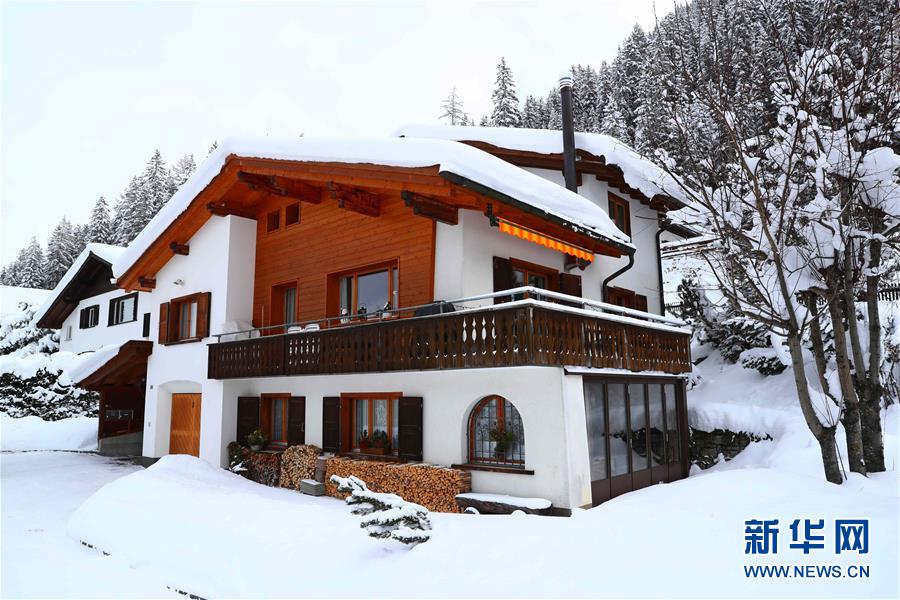 Vila de Davos coberta de neve