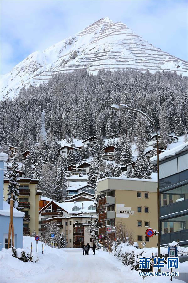 Vila de Davos coberta de neve