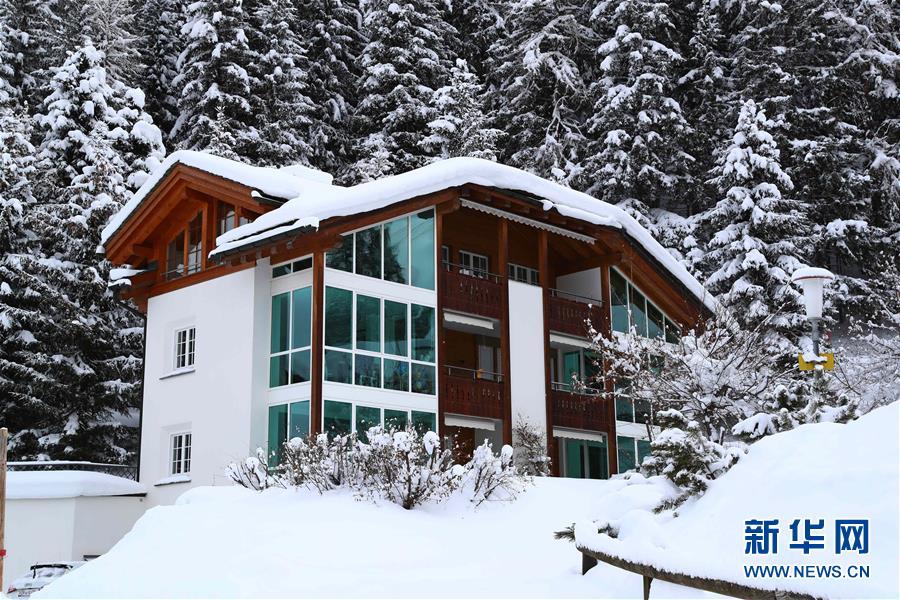 Vila de Davos coberta de neve