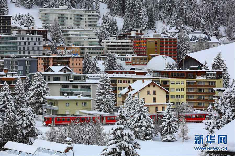 Vila de Davos coberta de neve