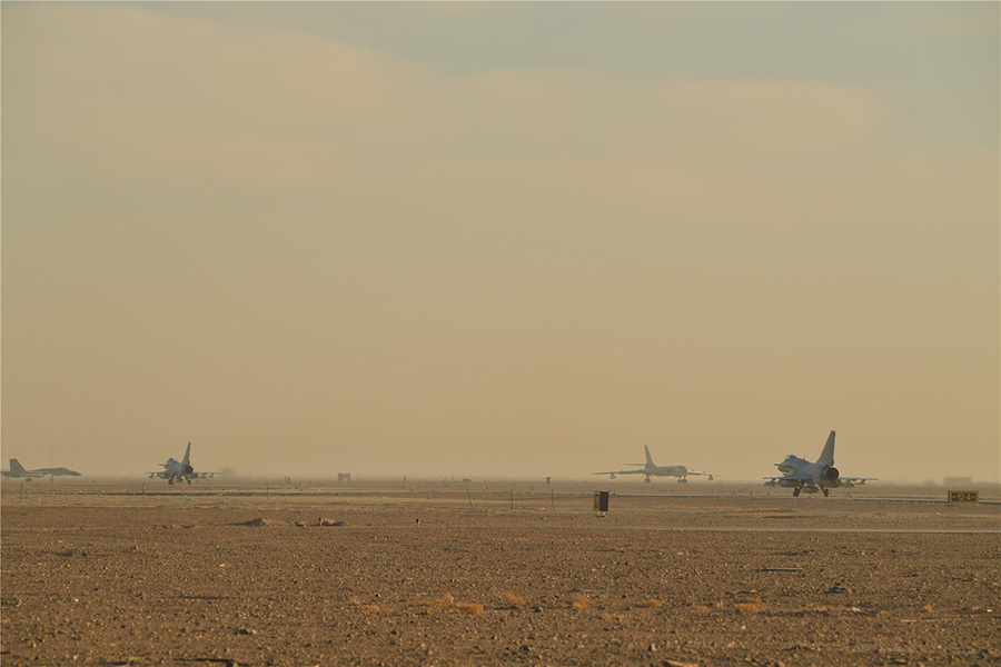 Em imagens: For?a Aérea conduz exercícios militares “Espada Vermelha-2016”
