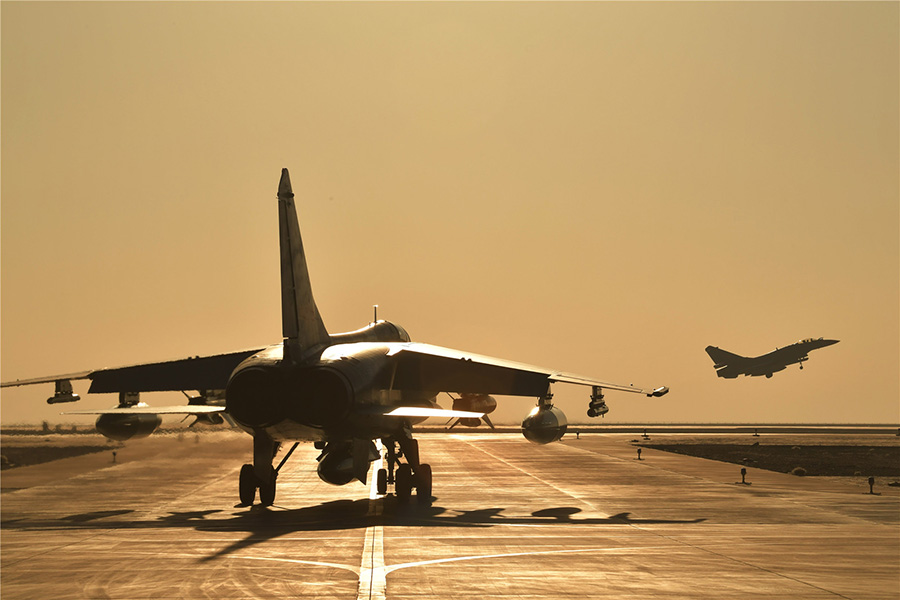 Em imagens: For?a Aérea conduz exercícios militares “Espada Vermelha-2016”