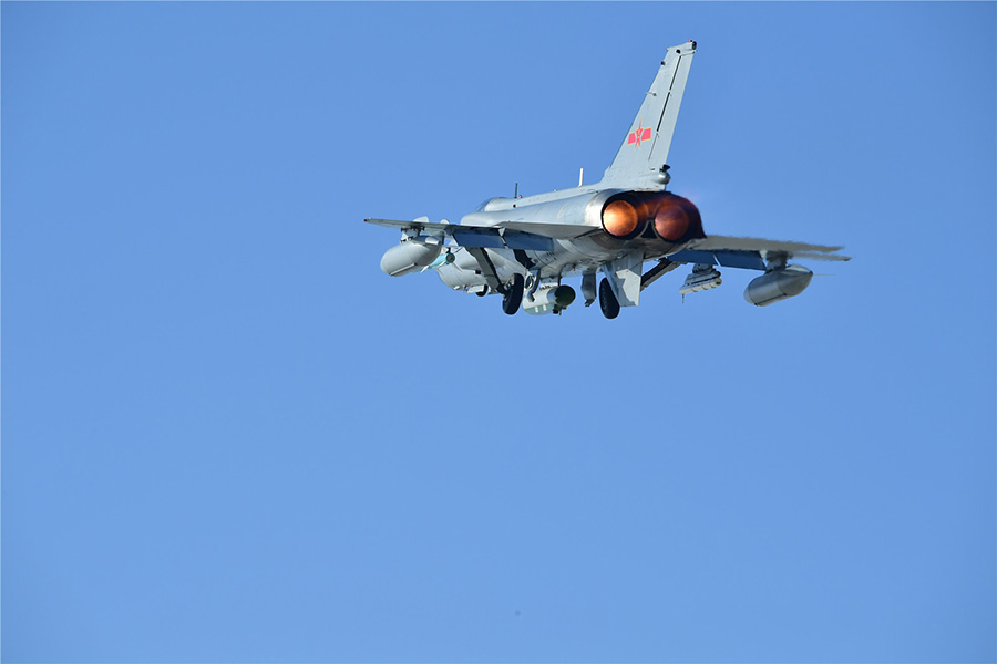 Em imagens: For?a Aérea conduz exercícios militares “Espada Vermelha-2016”